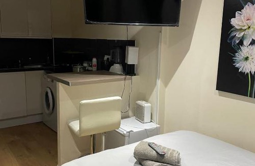 Thamesmead East Maison | St ANTHONY PRIVATE ROOM