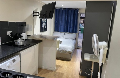 Thamesmead East Maison | St ANTHONY PRIVATE ROOM