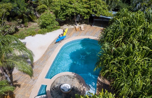 Avellanas Beach Maison | Stylish villa surrounded by lush gardens