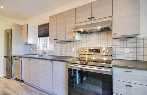 Plateau Mont Royal Appartement | St Denis's Classic - Near Mont Royal Metro Station