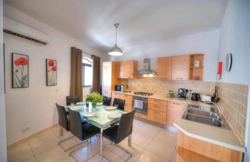 Ta' Giorni Appartement | St Julians Lovely 3 Bedrooms By Homely
