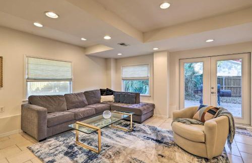 Coquina Key Maison | St Petersburg Hideaway with Fire Pit and Grill!