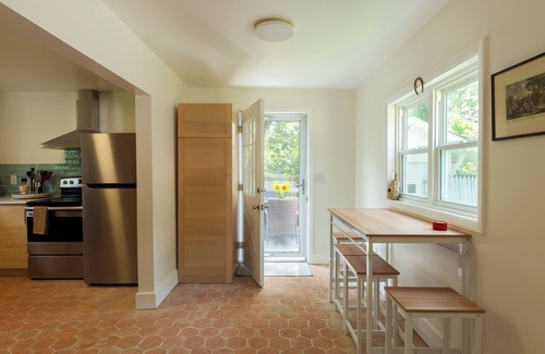 Staatsburg Maison | Staatsburg Parsonage - A tranquil 4-bedroom house with AC