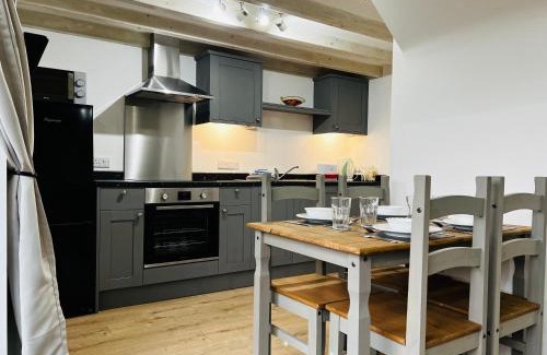 Frome Maison | Stable Cottage with pre booked use of Indoor Swimming Pool