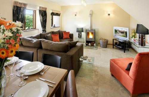 Cinderford Maison | Stables