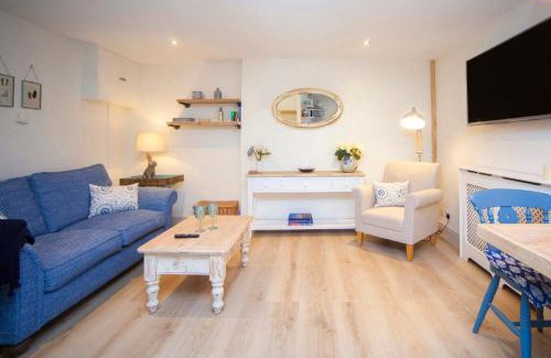 Whaddon Maison | STABLES Stylish comfortable peaceful cottage with parking and outdoor space