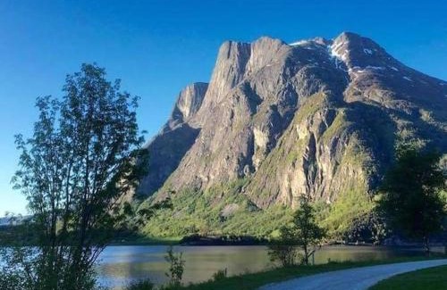 Nesset Maison | Staburet Eresfjord Båt kan leies