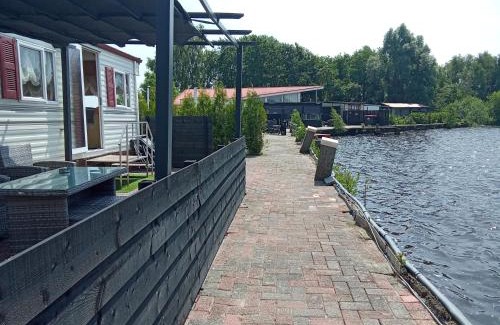 Earnewald Autre | Stacaravan aan het water 2