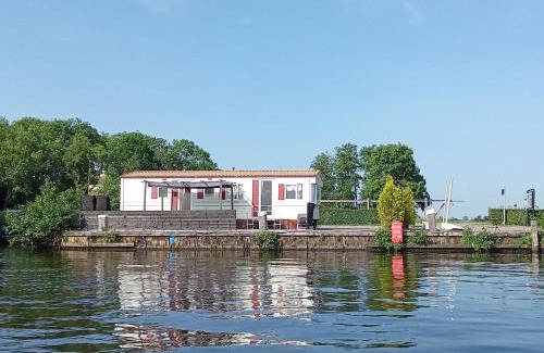 Earnewald Autre | Stacaravan aan het water 2