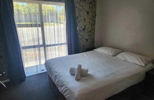 Hilltop Hôtel | Stag Park Accommodation