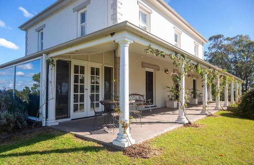 Lovedale Maison | Claremont Manor - a charming Lovedale escape