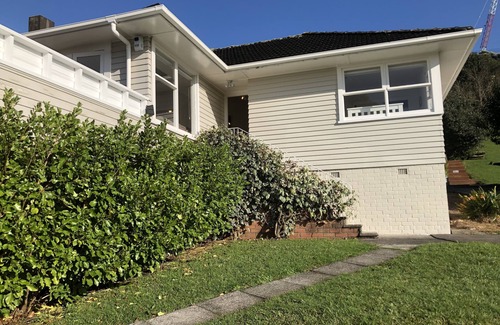 Northcote Maison | Stand-alone house in quiet cul-de-sac, conveniently located & lovely views