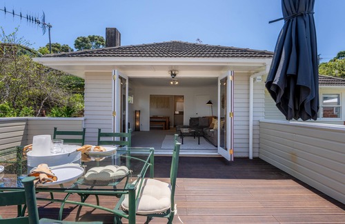 Northcote Maison | Stand-alone house in quiet cul-de-sac, conveniently located & lovely views
