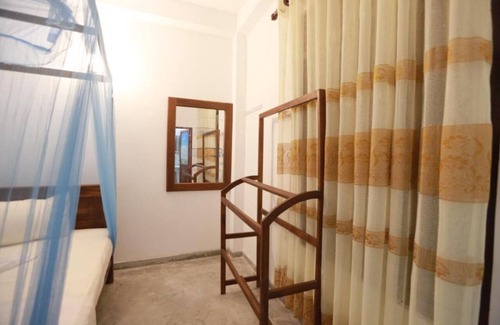 Pelena Hôtel | Standard Double Room with Fan 2 - Surfside Retreat Weligama