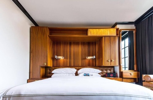 Central Park South Hôtel | Standard King at Le Méridien - Rooftop Bar & Skyline Views near Central Park