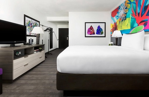 Lower Allston Hôtel | Standard King Room at Studio Allston Hotel