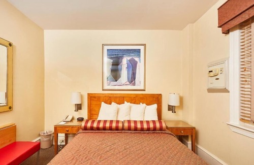 Gayborhood Hôtel | Standard Queen Space, The Alexander Inn, Charming Design, Central Philly