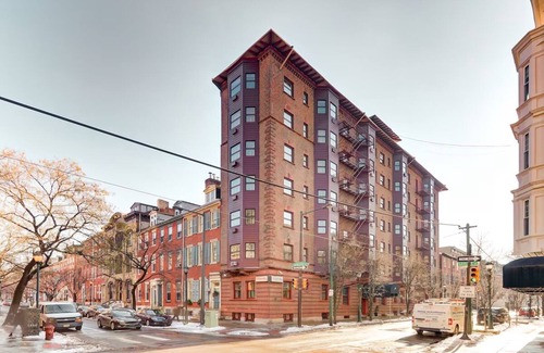 Gayborhood Hôtel | Standard Queen Space, The Alexander Inn, Charming Design, Central Philly