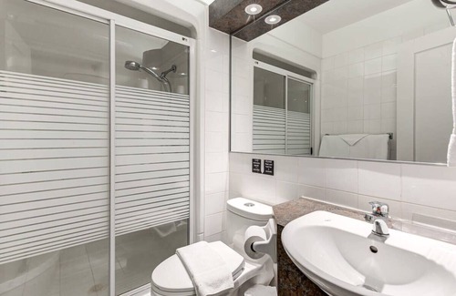 Vieux-Quebec-Cap-Blanc-colline Parlementaire Hôtel | Standard Room #4 Summ