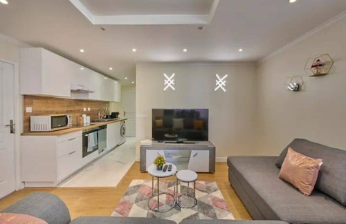 Epinay-sur-Seine Appartement | Standing-5 Bedrooms -Free Parking -10mn from PARIS