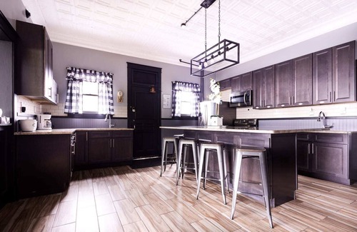 Niagara Falls Maison | Nostalgic 8 BR house, minutes from falls on US side.
