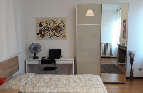 Oltretorrente Appartement | Stanza in appartamento condiviso nel centro storico di Parma