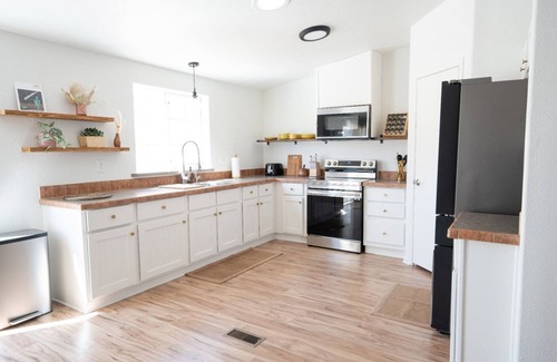 Panorama Heights Maison | 12 Min from JT Park and 2 min from Mas o Menos