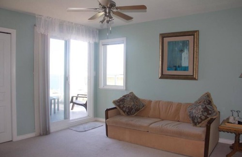 White Rock Maison | Star of the Sea guest house, Queen size suites with Ocean view balcony