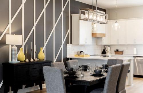 North Nashville Maison | STAR Retreat Townhome - 7 Beds 3 miles to Downtown