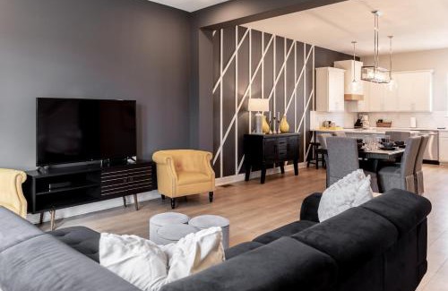 North Nashville Maison | STAR Retreat Townhome - 7 Beds 3 miles to Downtown