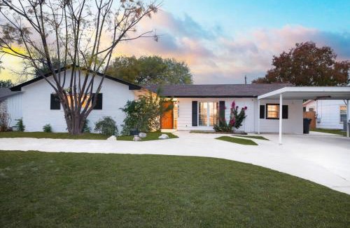 Oakwell Farms Maison | Starcrest 4 Br Haven Pool Hot Tub Putt Putt Arcade