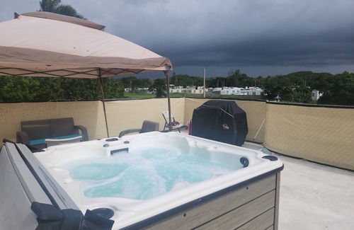 Esteves 1 Appartement | Stargaze, Comfort Under the Stars, Luxury Hot Tub & Arcade Room in Aguadilla PR