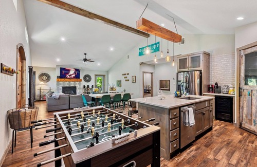 Mineola Maison | Stargazer Waterfront Luxe Retreat ✨Sand Beach 🎣Awesome Fishing🔥Campfires🛶Kayaks
