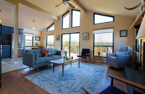 Johnson City Maison | Stargazers’ Delight – Sleeps 12!