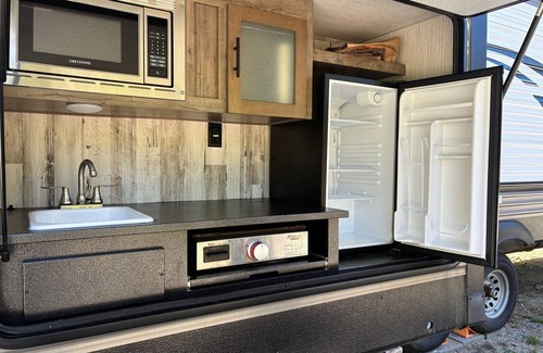 Corea Appartement | Starlight Beach Experience 31' RV Travel Trailer on private 3 acres with beach and firepit