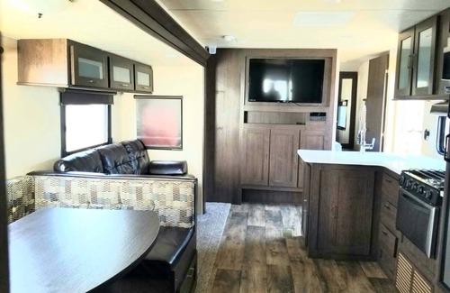 Corea Appartement | Starlight Beach Experience 31' RV Travel Trailer on private 3 acres with beach and firepit
