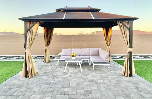 Maryvale Maison | Starry Cardinal Stadium