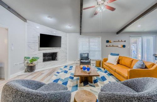 Little Elm Maison | Starry Nights Fire Pit Table Tennis Spacious Pets OK Lake Decor by Vacation Your Way