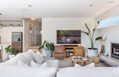 Westmere Maison | State-Of-The-Art Executive Home | Aircon & Spa