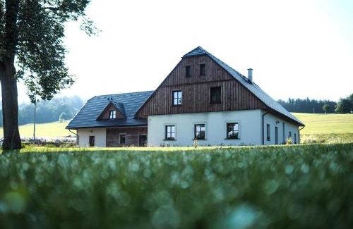 Pilnikov Maison | Statek pod lípou