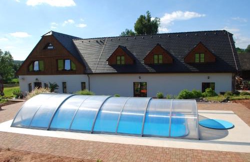 Pilnikov Maison | Statek pod lípou