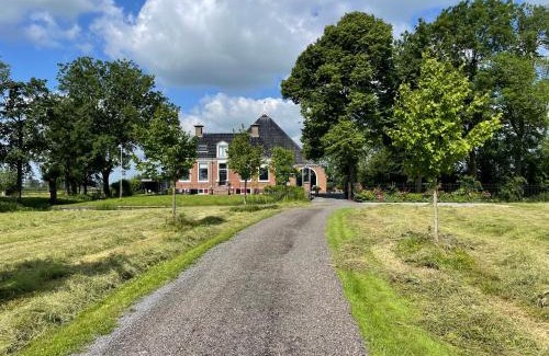 Wytgaard Maison | Statelan Logies, sfeervol en luxe ingericht vakantiehuis met 2 slaapkamers in het hart van friesland