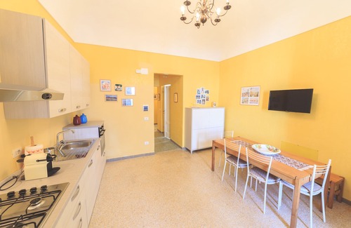 Vasto Maison | une maison de maître au centre, avec jardin