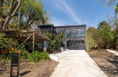 Warburton Appartement | Station Hideaway with Private Spa