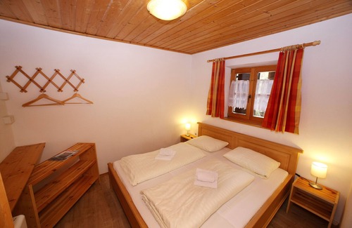 Hochkrimml Appartement | Staudi's ski hat Top8 in hat style right on the piste