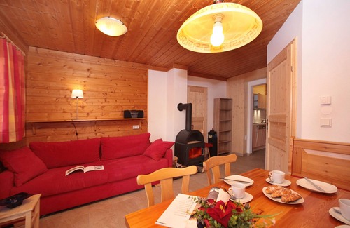 Hochkrimml Appartement | Staudi's ski hut Top7 in hut style directly on the piste Wood-burning stove