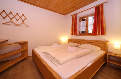 Hochkrimml Appartement | Staudi's ski hut Top7 in hut style directly on the piste Wood-burning stove