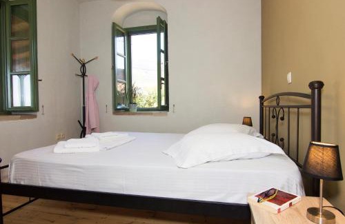 Lefktron Appartement | Stavroulas Stone House in Rigklia, Messinia