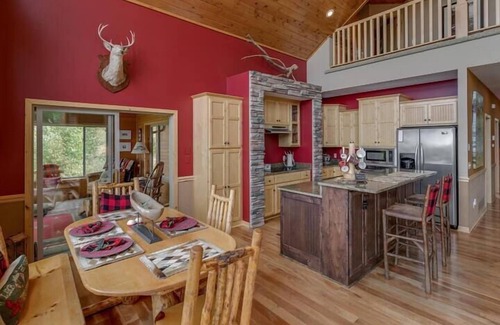 Walker Maison | Stay 4 for 3! Spacious Leech Lake Home on 2 Acres, Boat Lift, Dock, Swimming, Fi