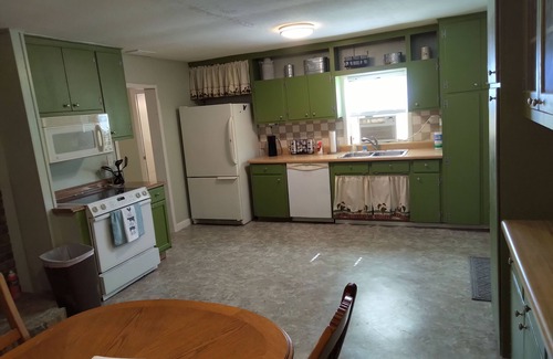 Johnson County Maison | Stay and play, home on private lake and acreage